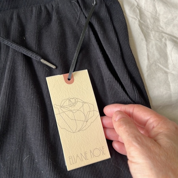 NWT Black Cotton Skirt with Pockets - Picture 3 of 6